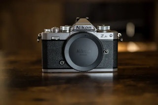 Nikon Z fcとNikon Z 30の操作性・デザインを比較