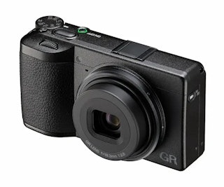 RICOH GR IV:速写性とRAWの自由度を求める人向け