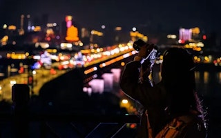 夜景におすすめのカメラの選び方（センサー・ブレ・操作性の3軸）