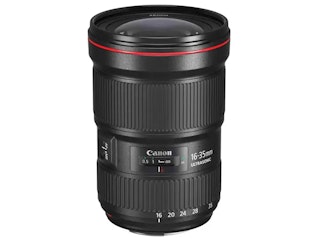 EF 16-35mm F2.8L III USM:暗い場所で人物を撮るならF2.8が有利