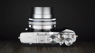 M.ZUIKO DIGITAL ED 14-42mm F3.5-5.6 EZの操作性（電動ズーム）のレビュー