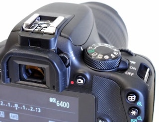 Canon EOS Kiss X7のファインダーと携帯性のレビュー