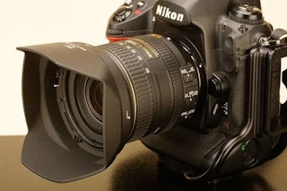 Nikon AF-S DX NIKKOR 16-80mm f/2.8-4E ED VRのデザインと操作性のレビュー