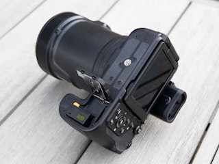 Nikon COOLPIX P1000のバッテリー・メディア・通信のレビュー