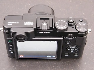 FUJIFILM X10のデザインと操作性