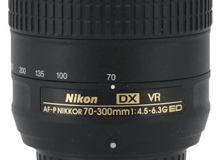 Nikon AF-P DX NIKKOR 70-300mm f/4.5-6.3G ED VRのデザインと操作性のレビュー