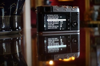 X100Fのハイブリッドファインダーと背面モニターのレビュー