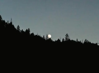 月撮影におすすめの望遠レンズ：選び方と現実的な組み合わせ