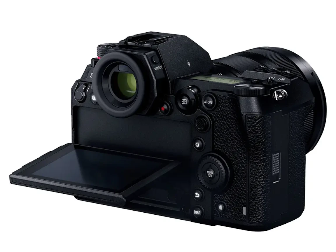 LUMIX S1R(DC-S1RM) 標準ズームSレンズキットの新品/中古の在庫一覧 6枚目