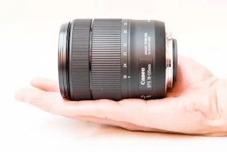 EF-S18-135mm F3.5-5.6 IS USMのデザインと操作性のレビュー