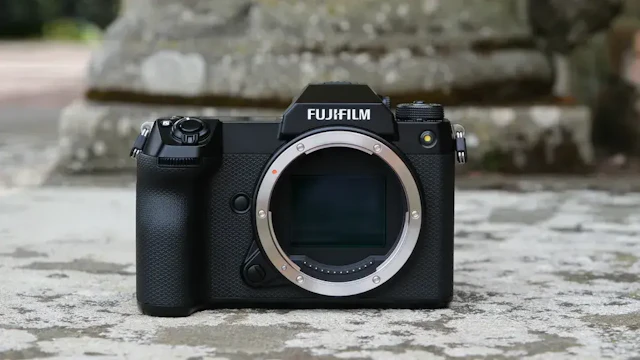 富士フイルム GFX100S IIのレビュー比較まとめ|コンパクトにまとめた静止画重視の中判ミラーレス