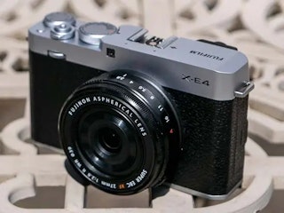 フジノンレンズ XF27mmF2.8 R WRの操作性（絞りリング・WR）のレビュー