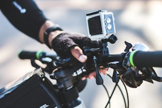自転車やバイク撮影の時に意識したいポイント：「音」「固定の安定性」「暗い場面での写り」