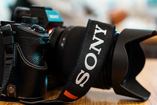 クイックリリース式（ワンタッチ着脱）ストラップの付け方