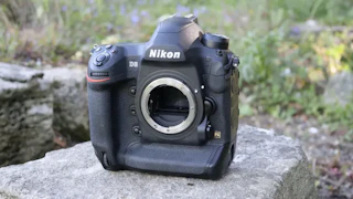 【2026年版】Nikon D6のレビュー比較まとめ スポーツ・報道の動体撮影に最適