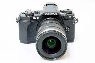 OM SYSTEM OM-5とOLYMPUS OM-D E-M5 Mark IIの主要スペック比較