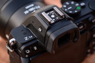 Nikon Z5IIをモバイルバッテリー・パソコンで充電する