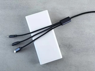 外出先でのカメラバッテリー充電：モバイルバッテリーとUSB PDの使い方
