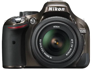 ニコン D5200 ダブルズームキット "ブロンズ"