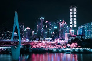 都市風景・夜景：水平垂直と光源の白飛びを制する