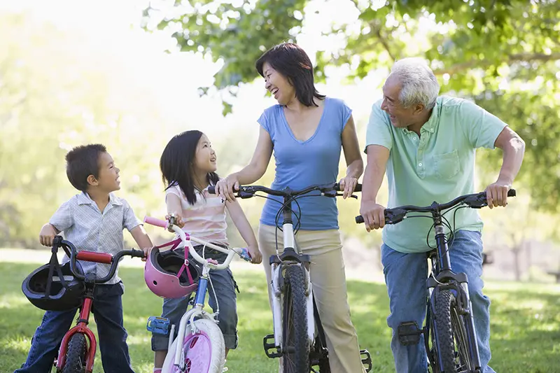 子どもの自転車保険と家族で入る自転車保険のイメージ