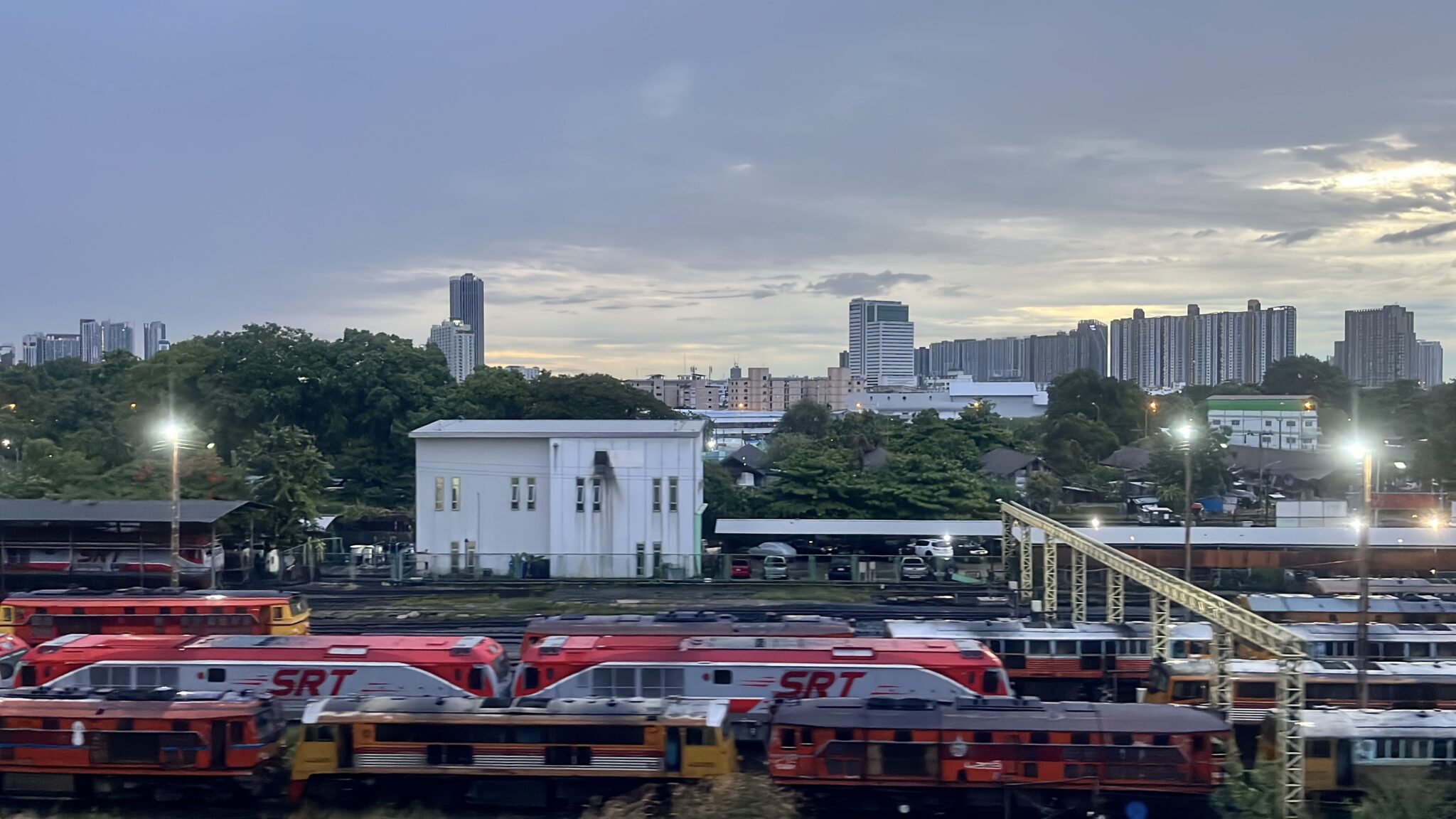 【トイレ】日本並の清潔感！タイの新型寝台列車でチェンマイまでの乗車レポート【車内販売】