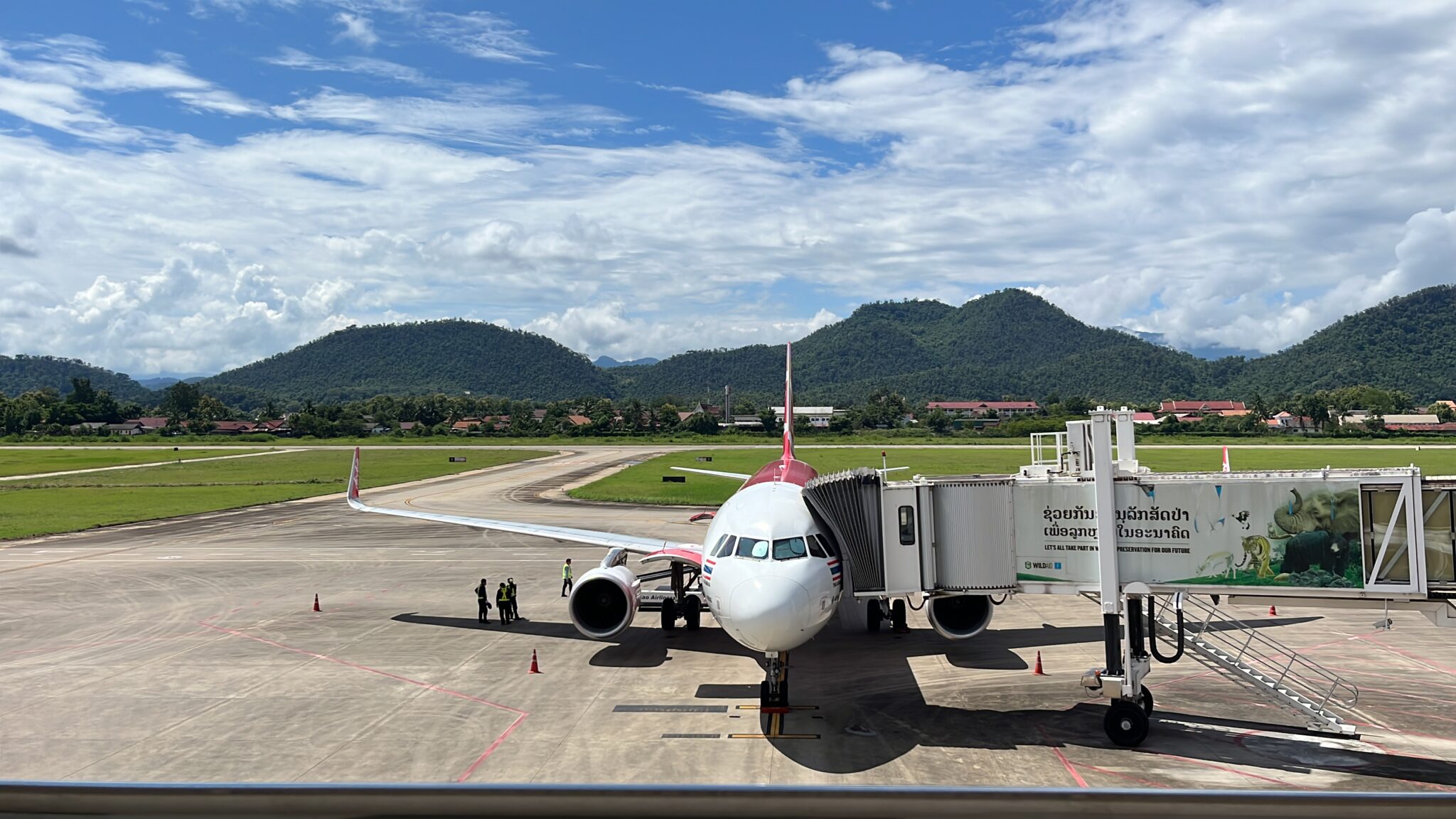 【2023年】ルアンパバーン空港から市内までのアクセス方法3つと移動に便利なアプリの紹介！【外貨両替】