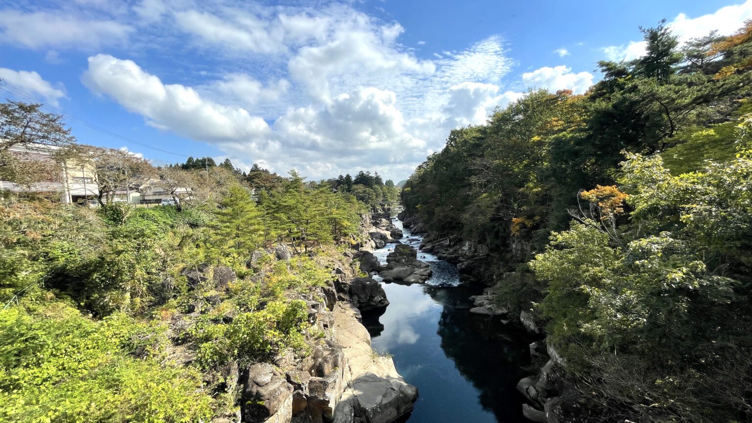 名物は空飛ぶだんご？岩手の名勝「厳美渓」と船に乗って川を登る｢猊鼻渓｣