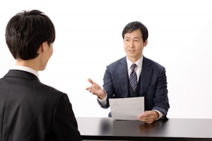 面接で「尊敬する人」聞かれたらどう答える? 回答方法・NG例を解説