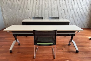 【新卒・転職】面接の基本的な入室マナーを解説! 挨拶のポイントは?