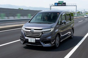 ステップワゴンスパーダの燃費は悪い？実燃費・ライバル比較・維持費をプロが徹底解説