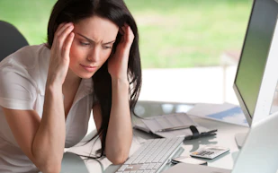 中古車買取トラブルの回避術！電話ラッシュや後出し減額を防ぐ方法