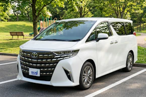 【最新】トヨタ アルファードの燃費性能を徹底解説｜グレード別の実燃費と維持費シミュレーション