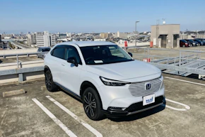 ホンダ ヴェゼルの燃費は良い？悪い？ライバル比較と新型e:HEVのグレード別詳細データ