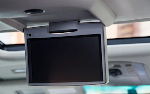 後付けモニターは外して売るのが正解?中古車査定で損をしない3つの選択肢