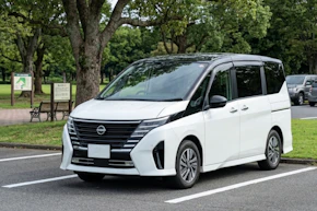  日産 セレナの燃費は悪い？実燃費・ライバル比較・維持費シミュレーション【2026年最新版】