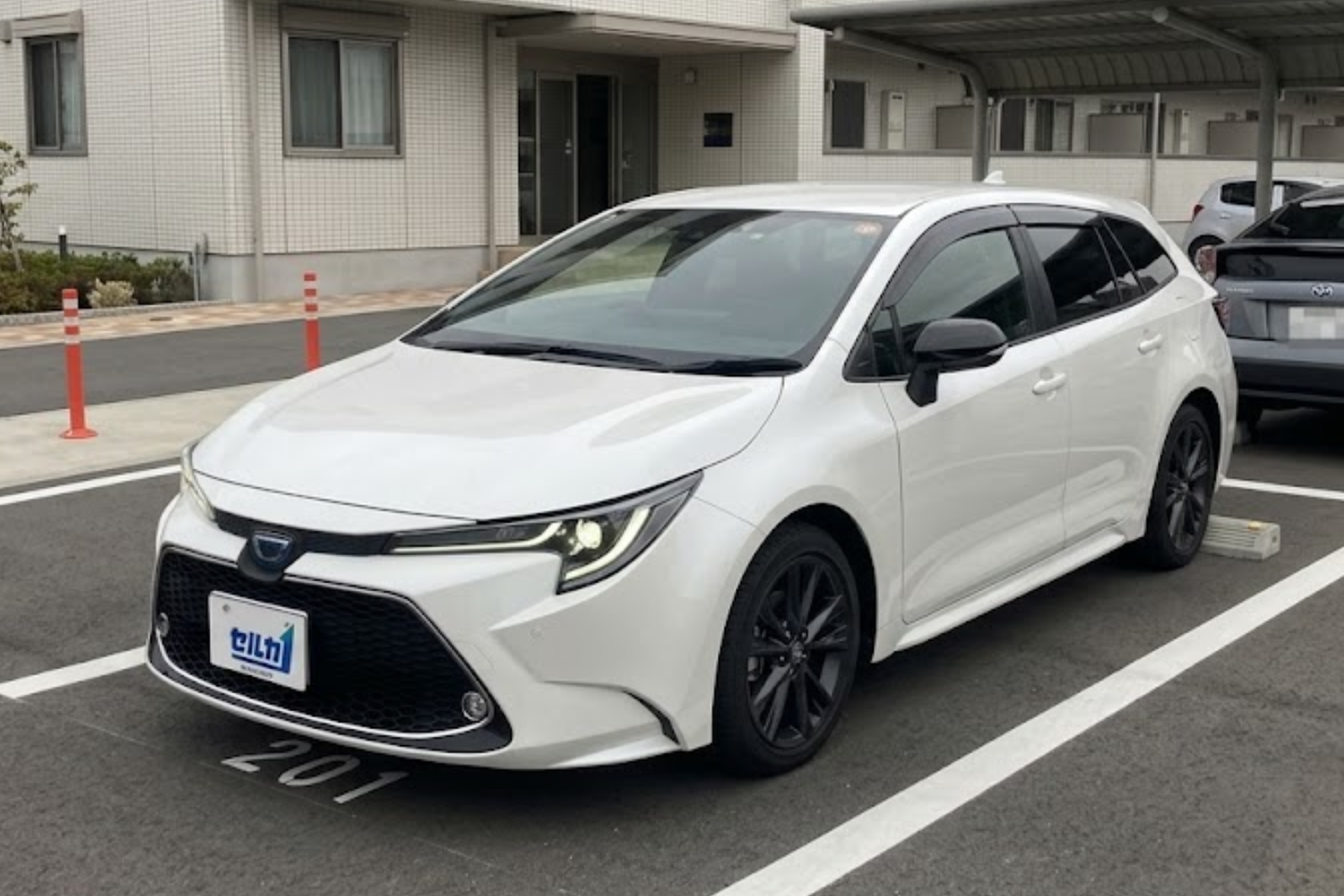 トヨタ カローラの燃費は本当に良い？実燃費・維持費シミュレーションとライバル比較を徹底解説 