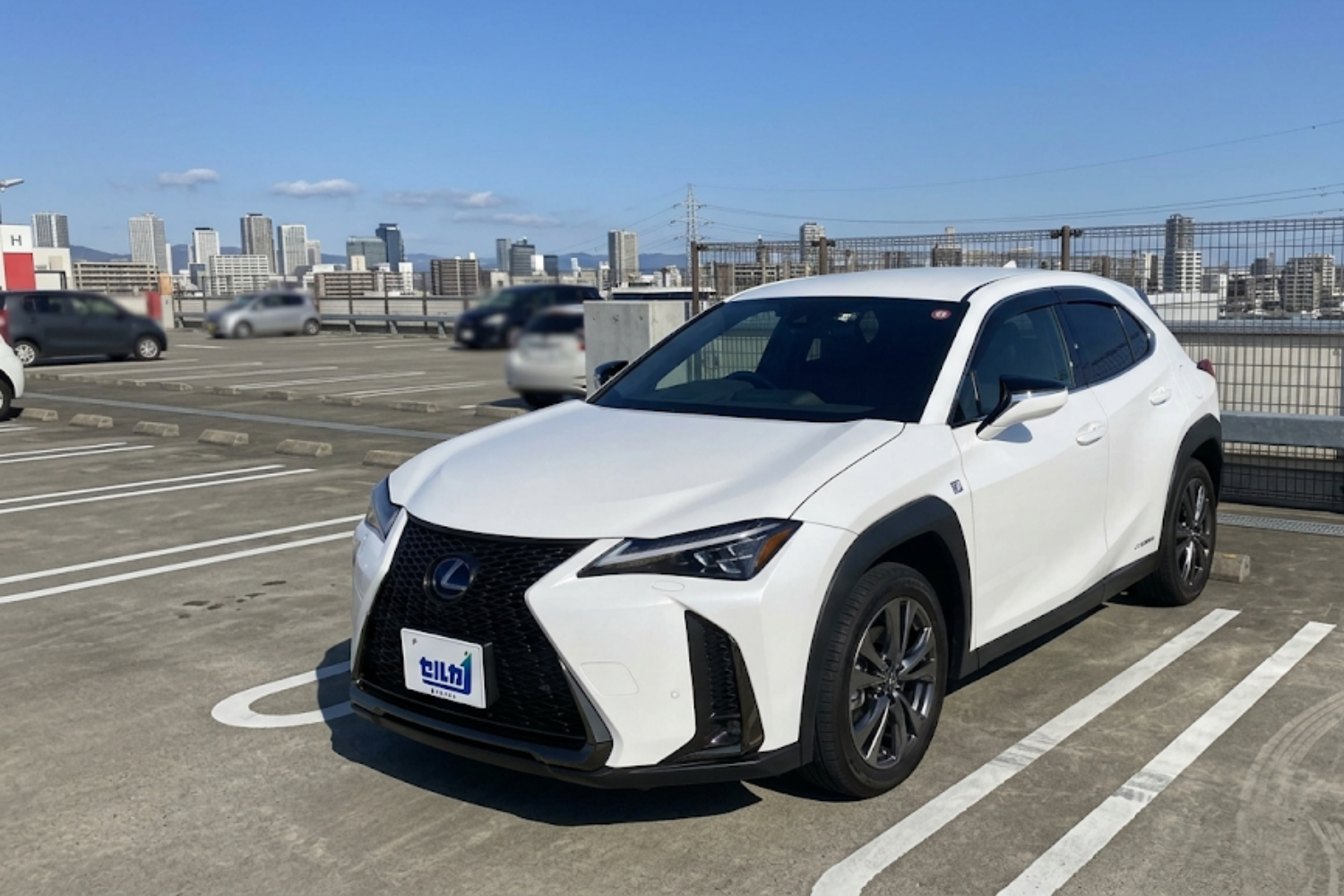 レクサスUXの燃費は悪い？実燃費レポートと年間ガソリン代シミュレーション、ライバル比較を徹底解説