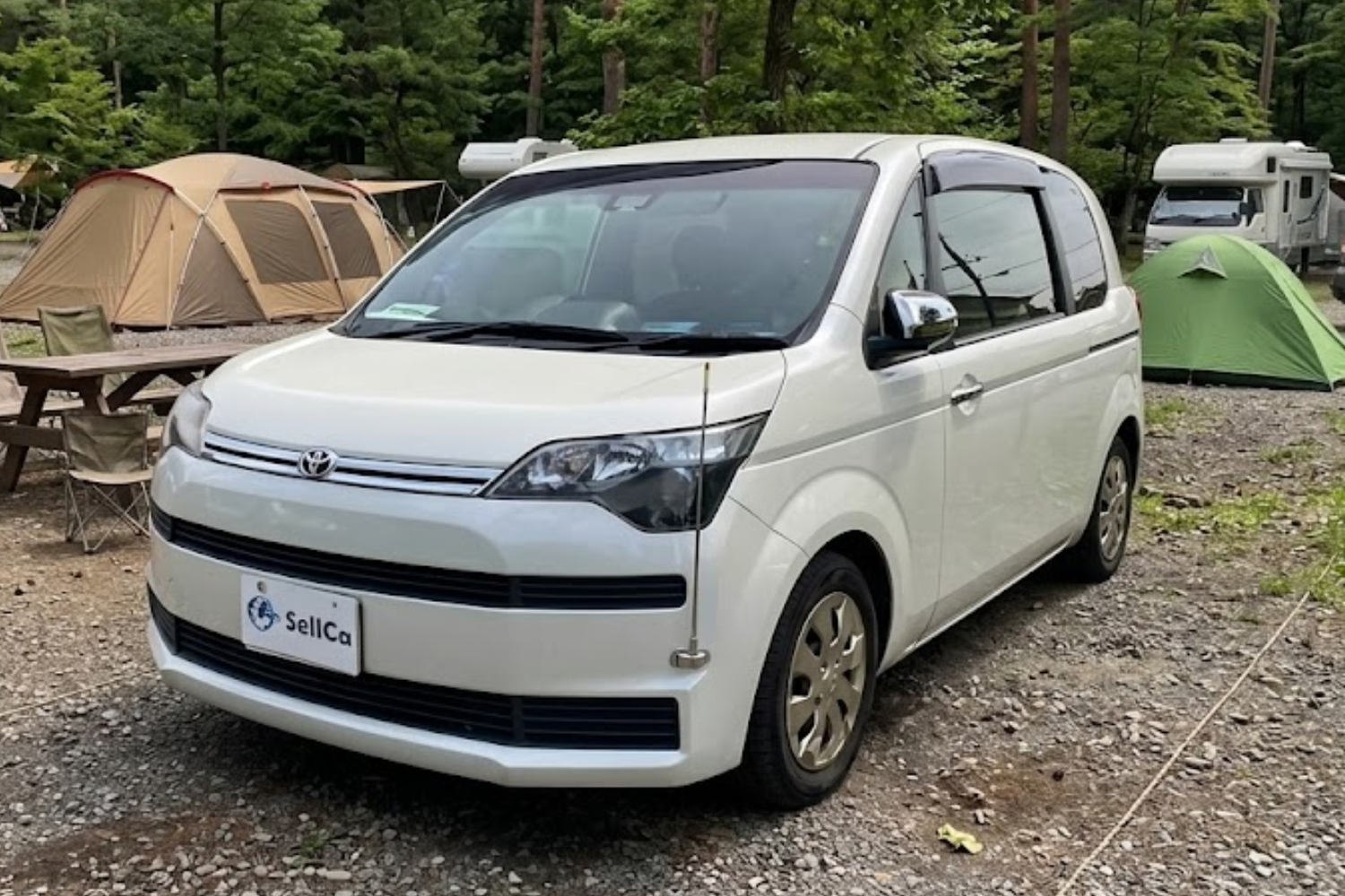 トヨタ スペイドの燃費性能を徹底解説|グレード別の差、ライバル車との比較まで