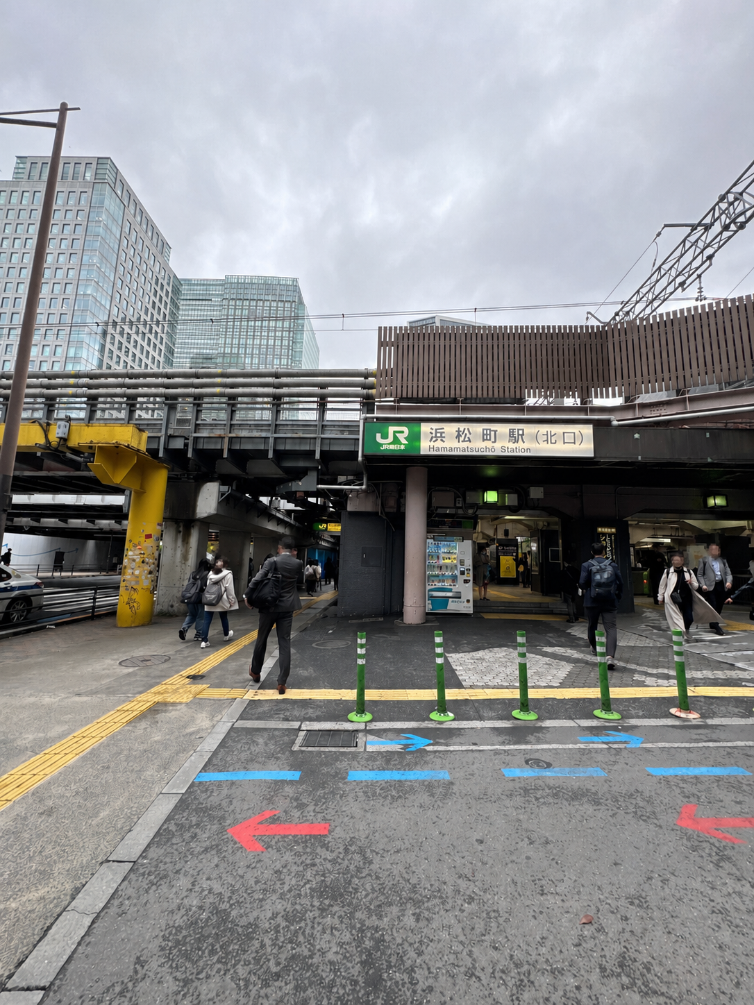 JR浜松町駅 北口を出たところ