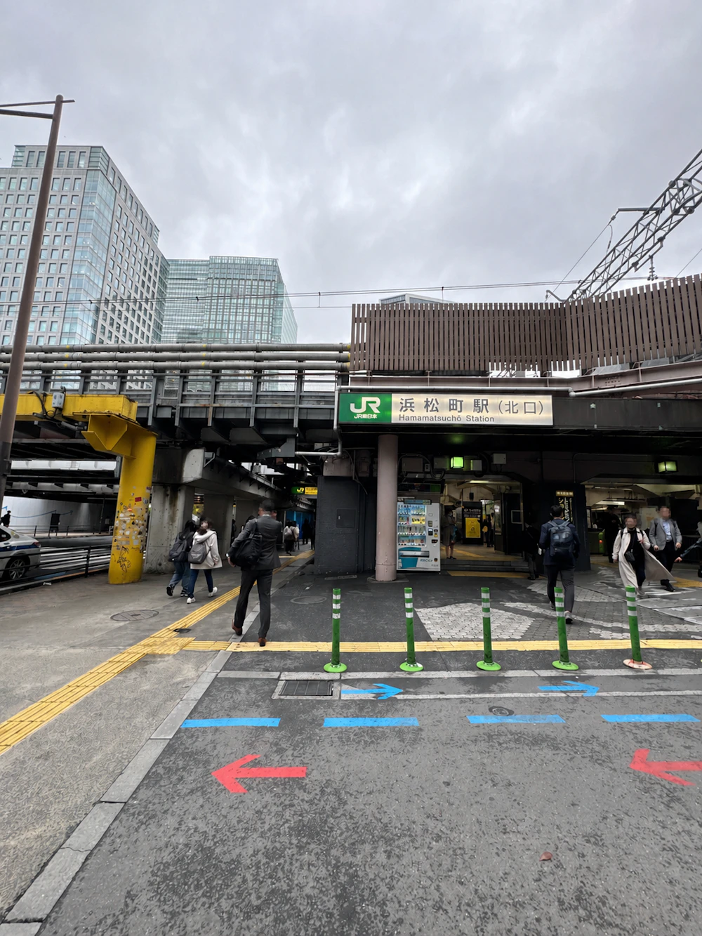 JR浜松町駅 北口を出たところ