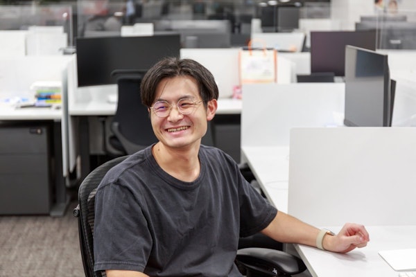 「表現したい」から「チームで創る」へ。好奇心と当事者意識が導いた、エンジニアの軌跡