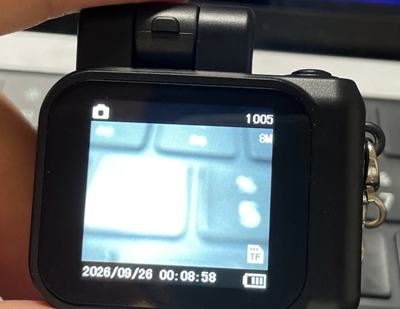 カメラのディスプレイ。8Mと表示されている