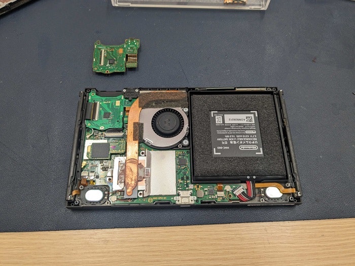 Switch スイッチ Lite 有機EL 任天堂 Nintendo ニンテンドー ゲーム 読み込み 読み込まない ソフト カセット ゲームカードスロット 差込口 壊れた 故障 修理 交換  直す 治す 分解