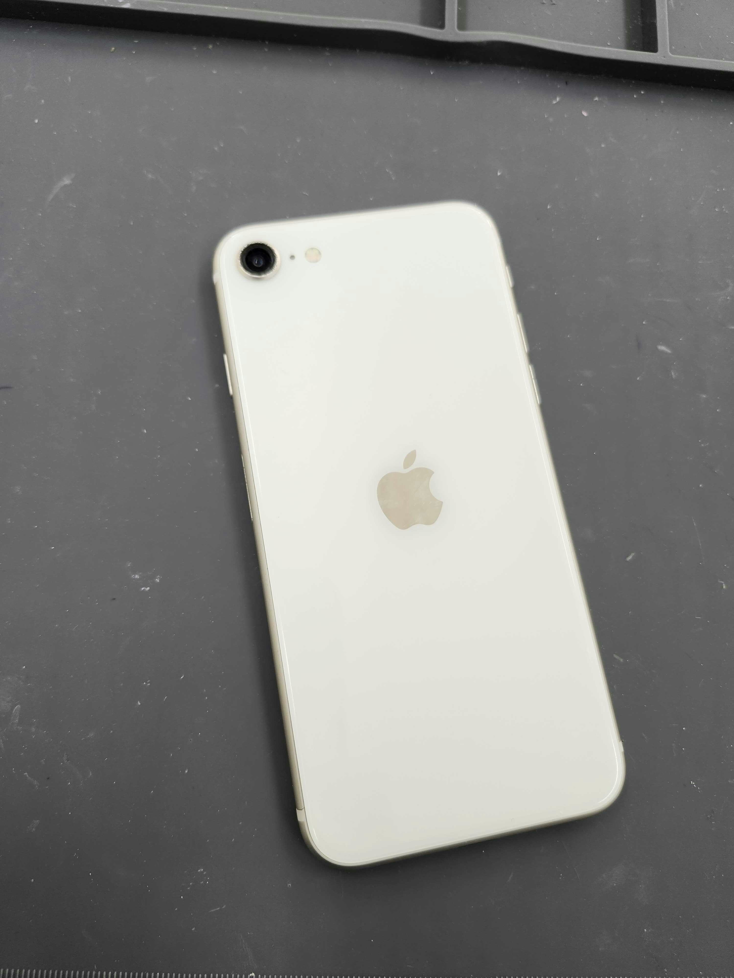 iPhoneSE3　iPhone修理　iPhone　修理　交換　レンズ割れ　レンズ交換　カメラレンズ　豊川　豊橋　新城　蒲郡　湖西　浜松