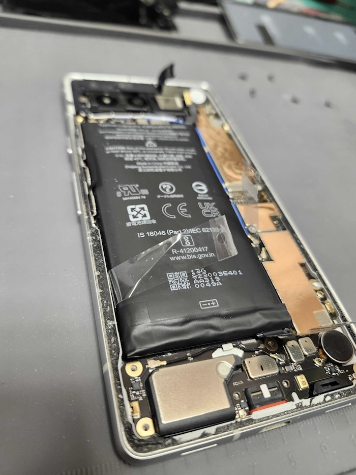 Google Pixel 7a バッテリー膨張