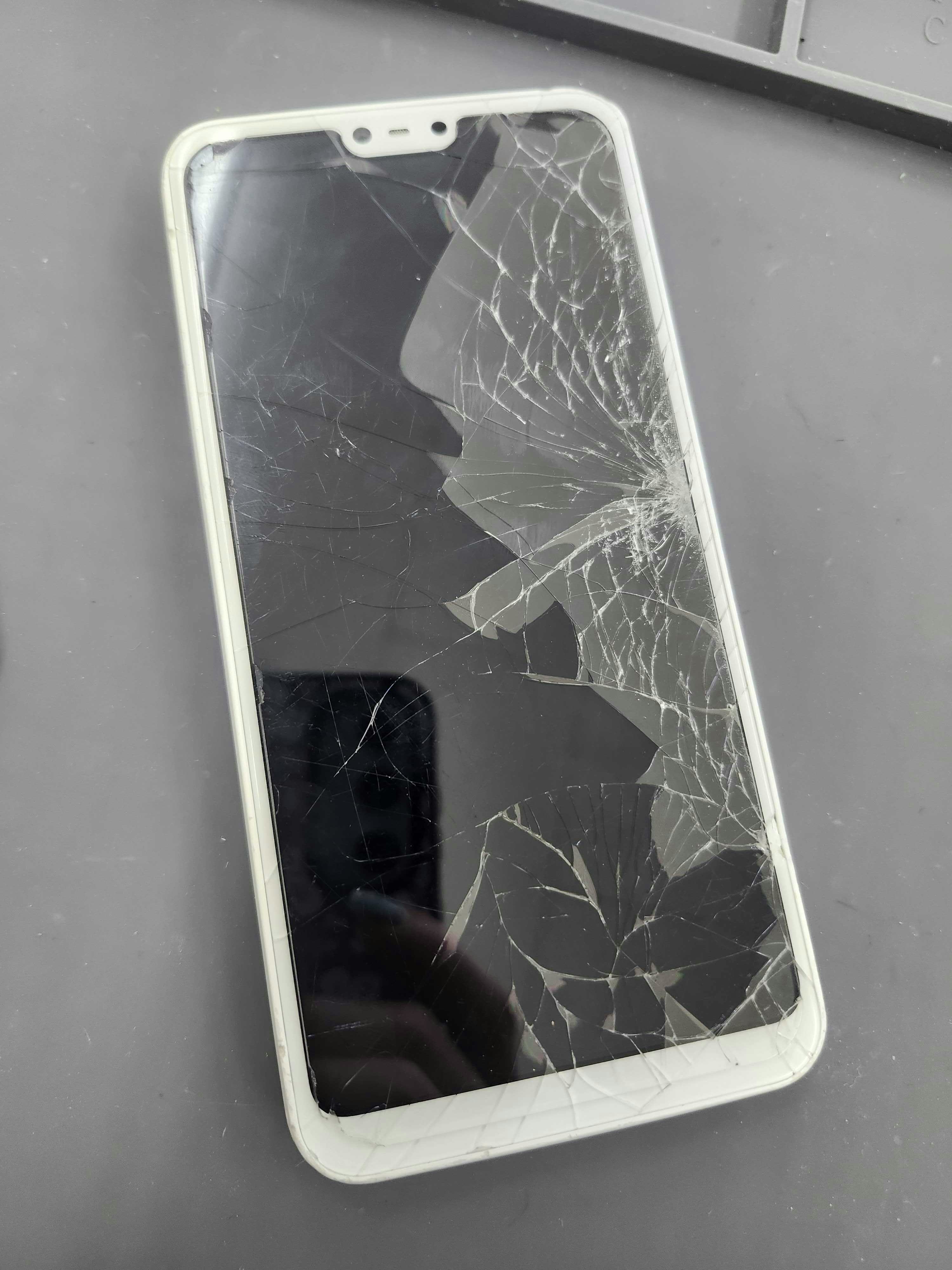 ArrowsU 　Arrows　スマホ　スマホ修理　Android修理　Android　画面割れ　画面交換　豊川　豊橋　新城　蒲郡　湖西　浜松