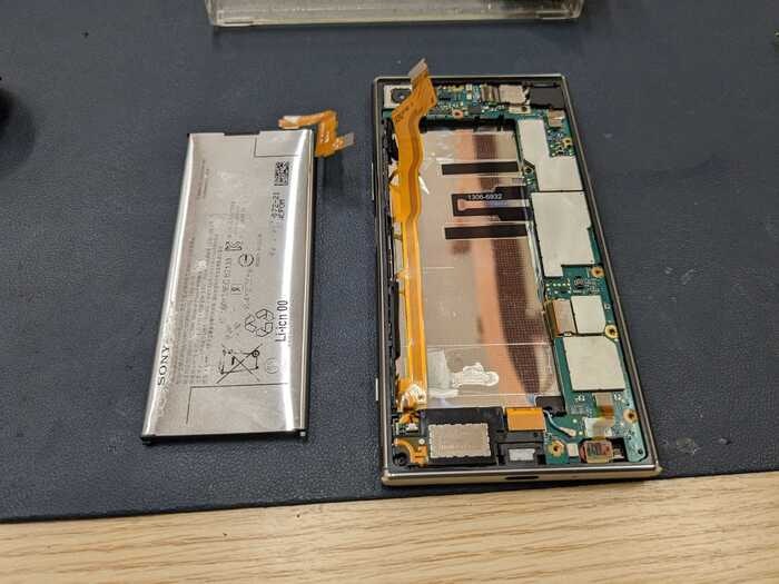 Xperia エクスペリア Z バッテリー 膨張 膨らんだ 浮き 充電減りはやい 発熱 交換