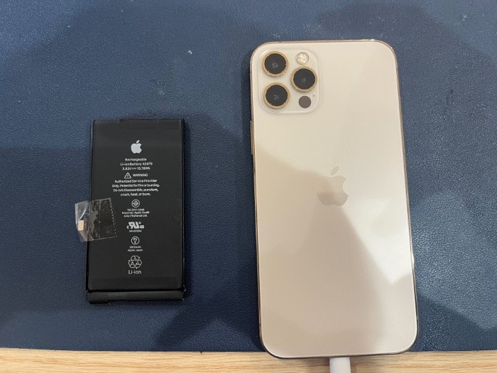 あいふぉん　アイフォン　iPhone12Pro  充電もたない　1日もたない　減りが早い　経年劣化　サービス表記　電源勝手に落ちる　シャットダウン　ばってりー　バッテリー　交換　修理