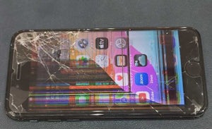 【豊田市】iPhone SE（第3世代）の画面交換修理！黒いシミが広がる症状も即日改善しました
